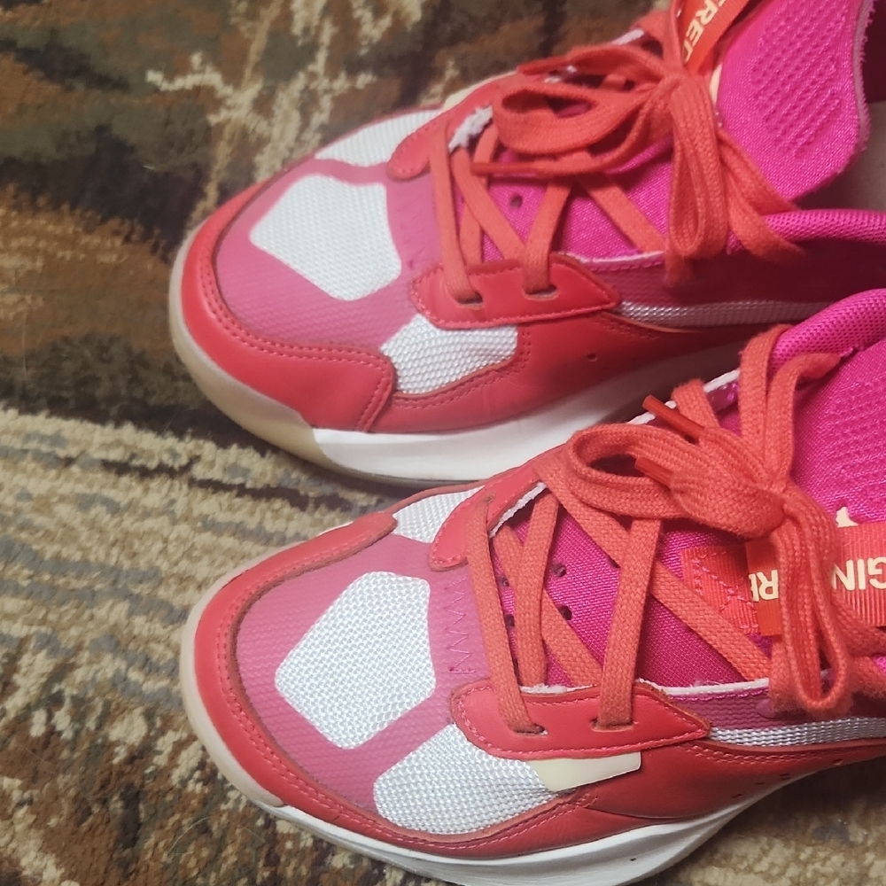 Jordan Athletic Shoes Pink and White - Picture 6 of 11